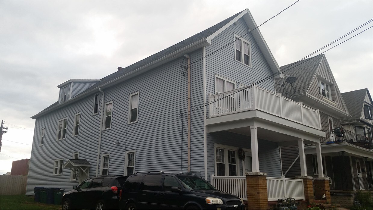 Primary Photo - 858 West Ave