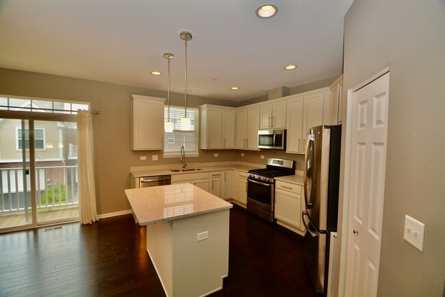 Building Photo - 2953 Madison Dr
