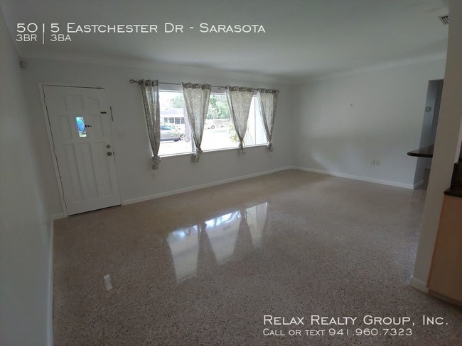 Building Photo - 5015 Eastchester Dr
