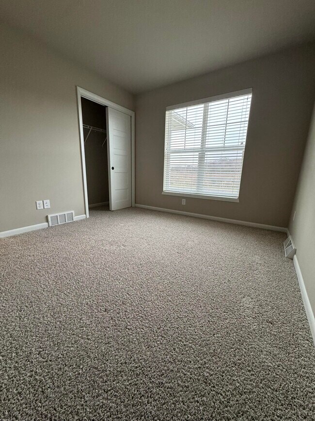 Foto del edificio - 2175 Autumn Lake Parkway