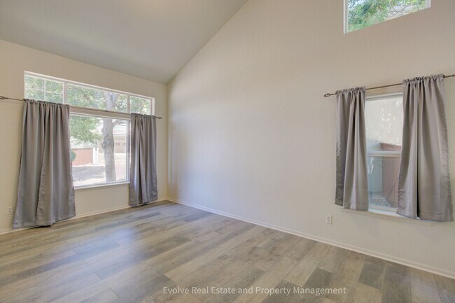 Foto del edificio - Evolve Real Estate: Bright & Spacious Home in Denver’s Green Valley Ranch! Available May 1st