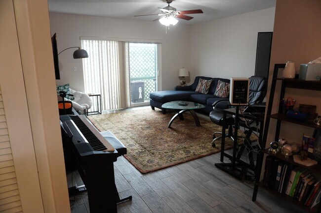 Building Photo - 10270 N Military Trl