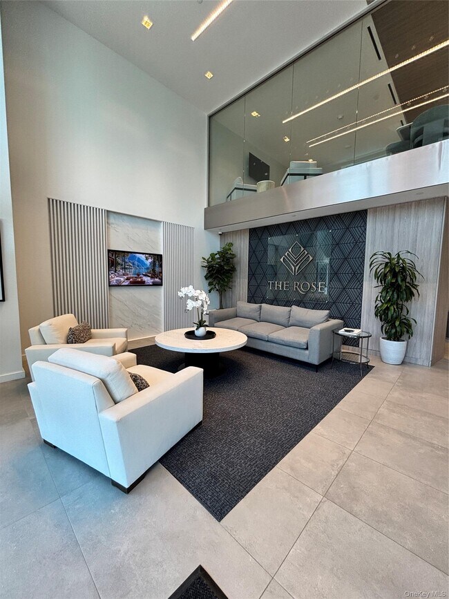 Foto del edificio - 218 Middle Neck Rd