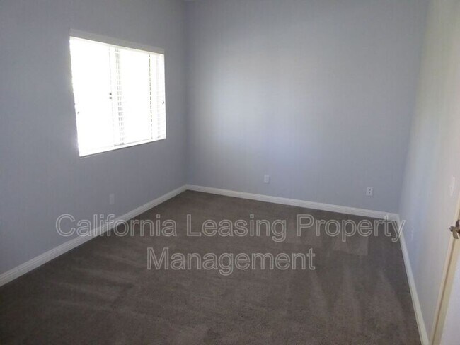 Building Photo - 27837 Skycrest Cir Dr