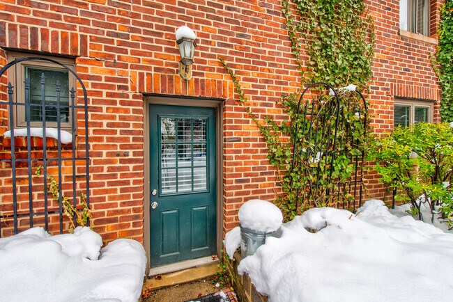 Building Photo - 500 Washington Dr