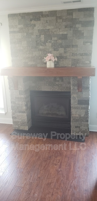 Building Photo - 1505 Saxony Dr