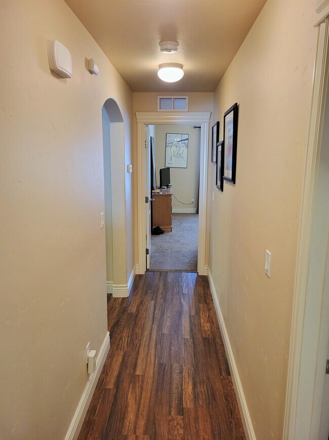 Building Photo - 549 N Baxter Way