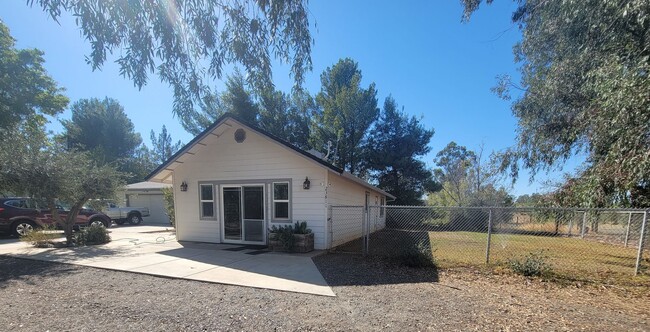 Building Photo - Charming 1 Bedroom 1 Bath Home For Rent in Corning!