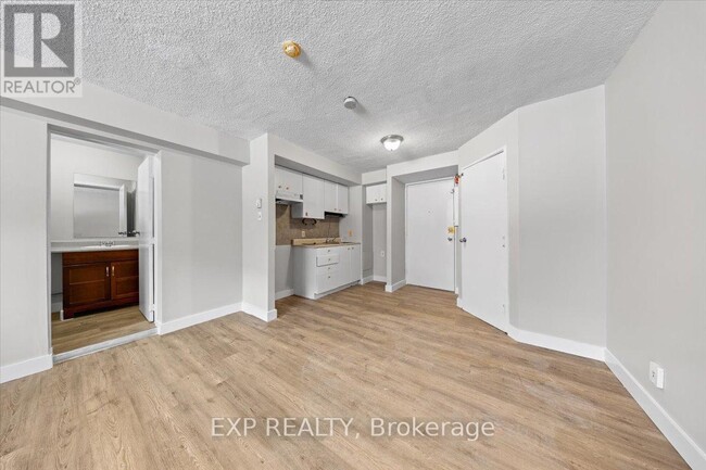 Building Photo - 1435 Morisset Ave