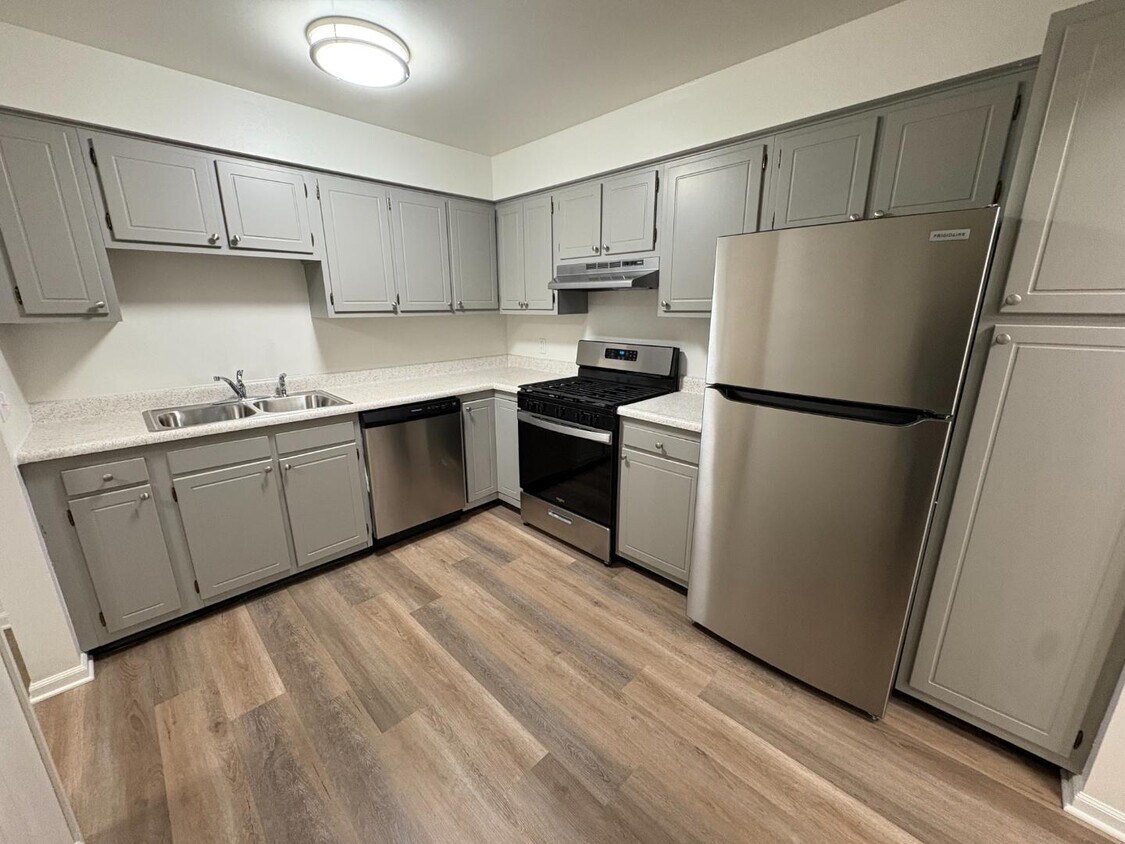 Foto principal - 630 56th St SE