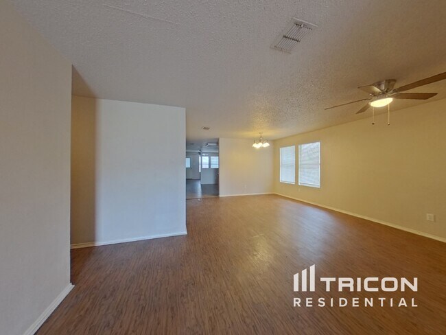 Building Photo - 8769 Garden Springs Dr