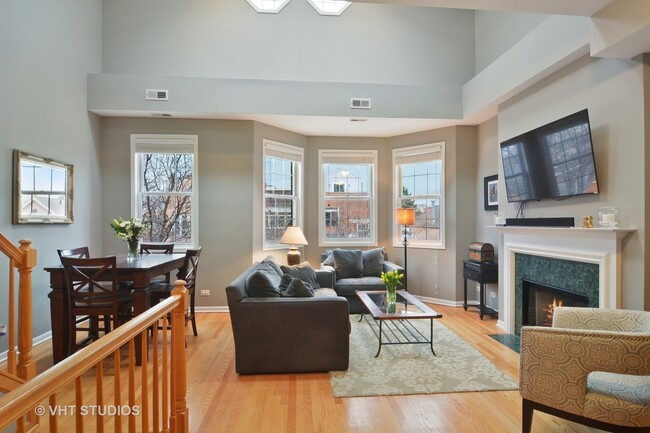 Building Photo - 2850 N Damen Ave