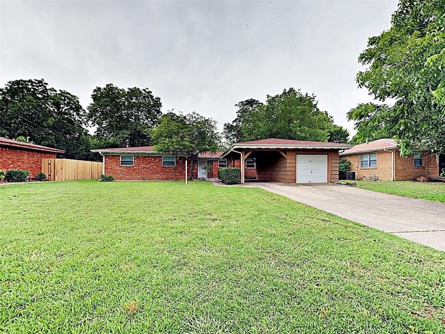 Adorable One-Story Brick Home in East Gree... - Adorable One-Story Brick Home in East Gree...