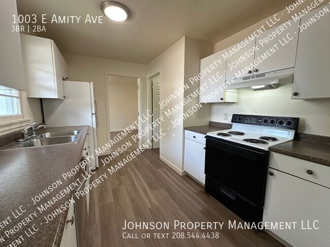 Building Photo - 1003 E Amity Ave