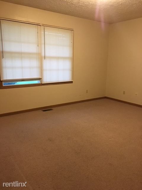 Building Photo - 2 br, 1 bath  - 222 E Walnut St