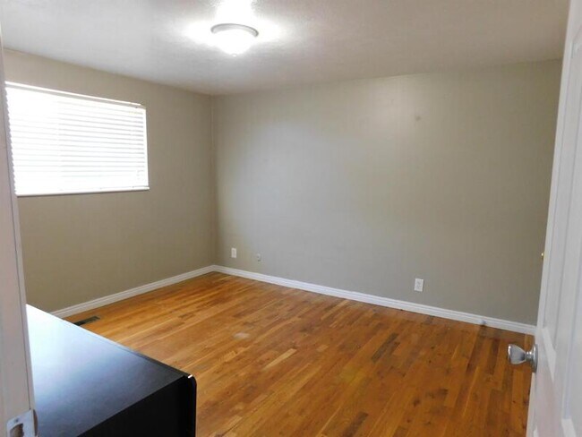 Building Photo - 1391 S 200 E