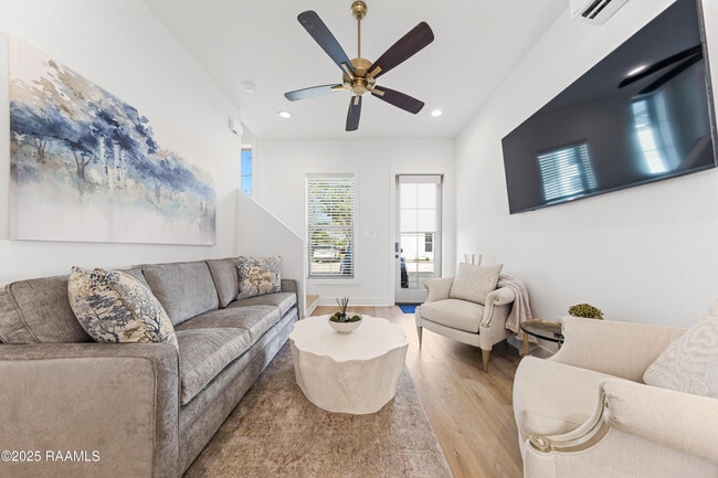 Building Photo - 206 Steiner Oaks