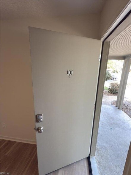 Foto del edificio - 4785 Dadson Ct