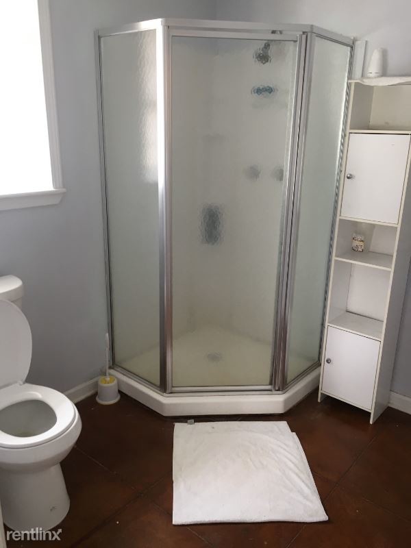 Building Photo - 1 br, 1 bath Apartment - 5702 ALDER ST.