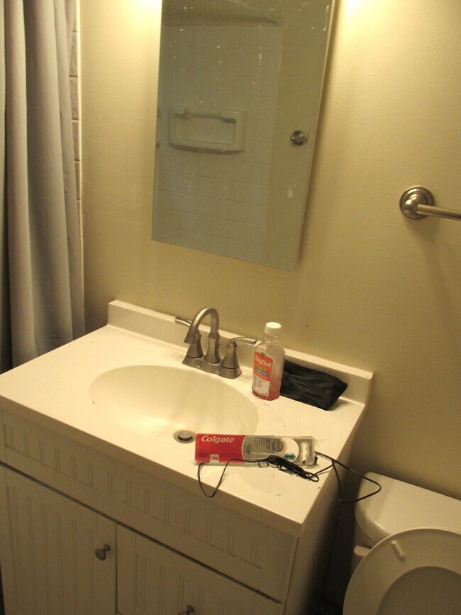 Foto del edificio - 426 Middle Turnpike W