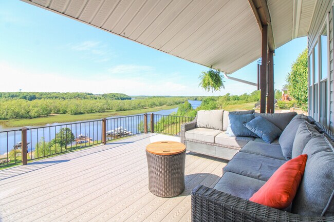 Foto del edificio - 511 Riverview Ct