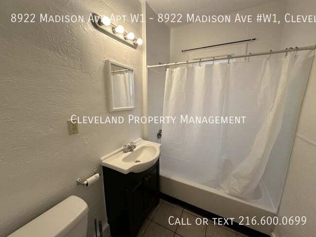 Building Photo - Westside 3-Bedroom Apartment *$450 securit...