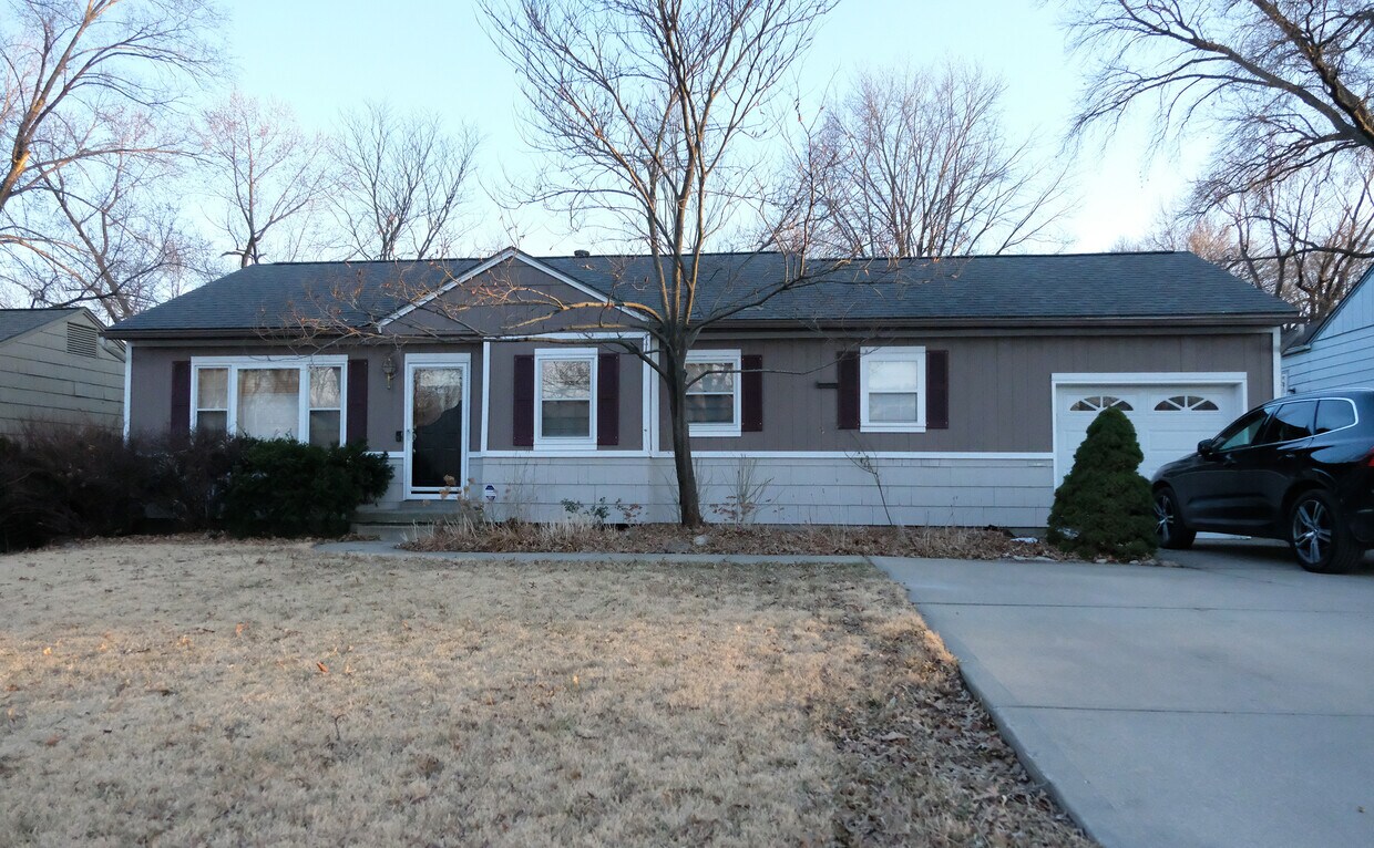 4915 W 56th St, Roeland Park, KS 66205 House Rental in Roeland Park