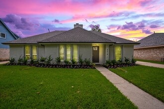 Building Photo - 2818 Green Fields Dr