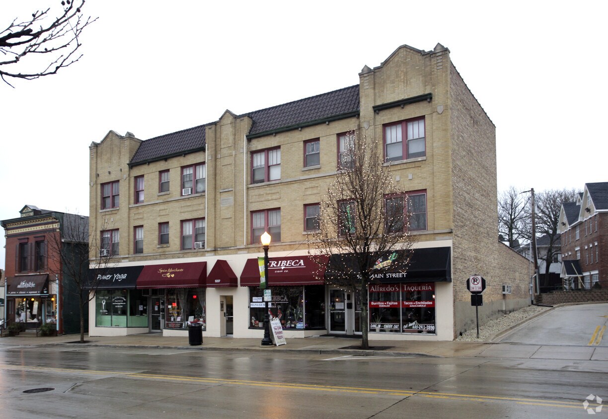 Primary Photo - 5225-5231 Main St