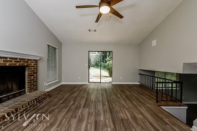 Building Photo - Lease today! No extra charge for contentme...