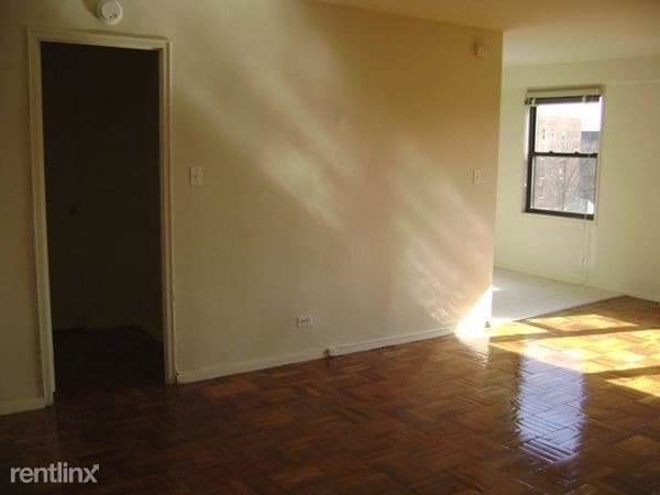 Building Photo - 2 br, 1 bath  - 9801 67th Ave 1B