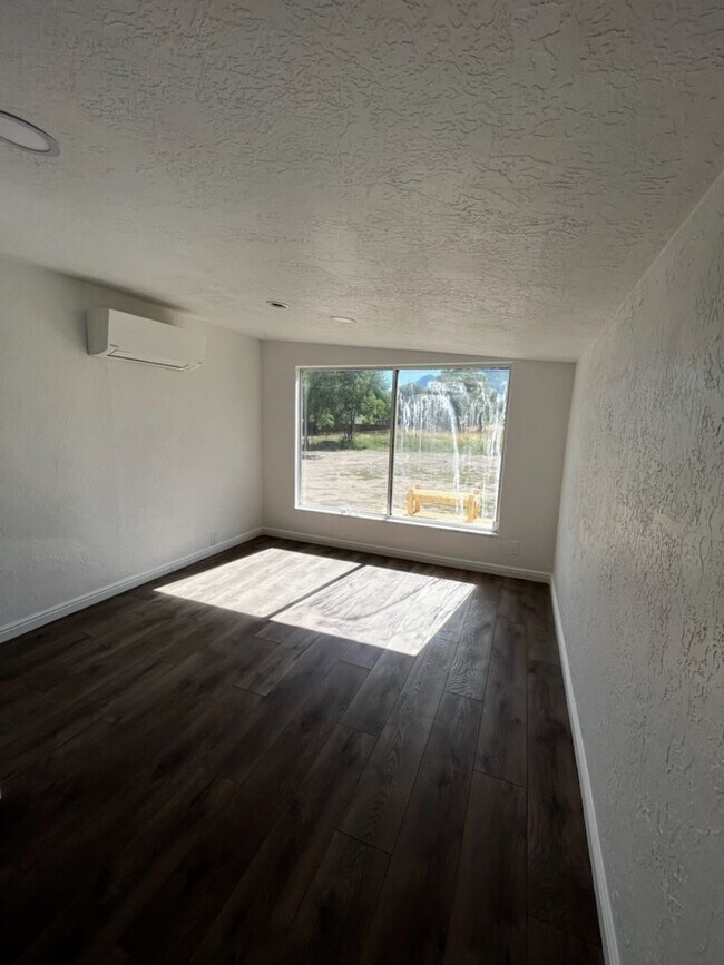 Foto del edificio - Brand New Updated studio home is a must se...