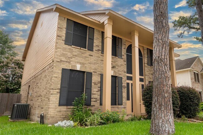 Foto del edificio - 16122 Cairngorm Ave