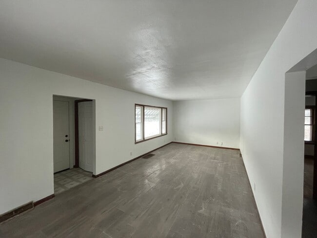 Foto del edificio - 2-Bedroom House - Section 8