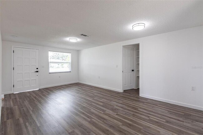 Foto del edificio - 3081 Englewood Rd