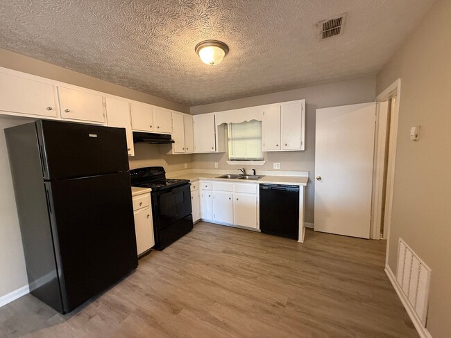 Foto del edificio - 132/134 Deer Creek Dr