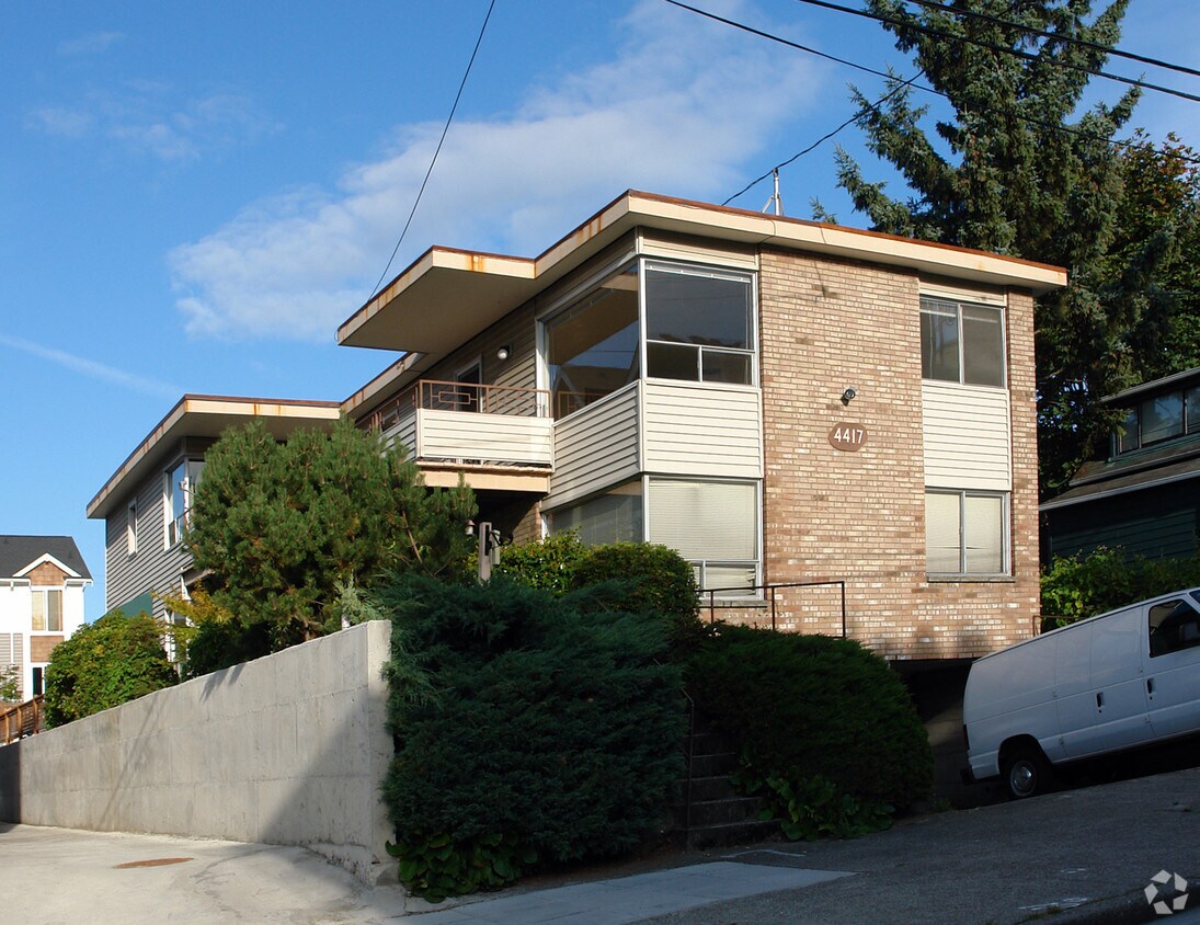 Primary Photo - 4417 Bagley Ave N