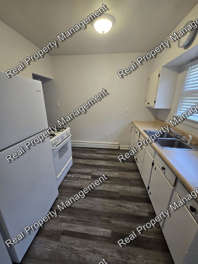 Building Photo - Two Bedroom Ranch