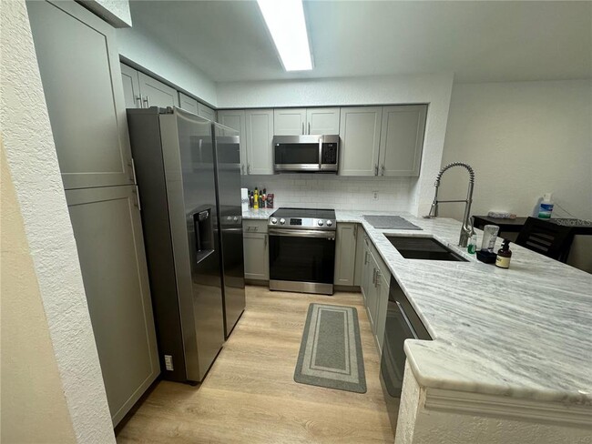 Foto del edificio - 14037 Fairway Island Dr