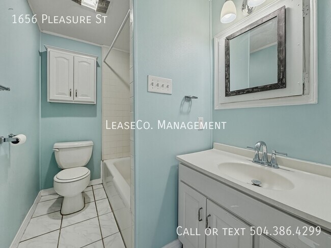 Foto del edificio - 1656 Pleasure St