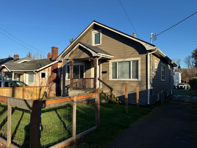 Building Photo - Charming House in Bellingham - 4 Bedroom 1.5 Bathroom