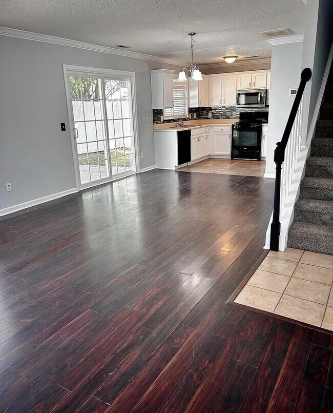 Foto del edificio - 8662 Meadowmont View Dr