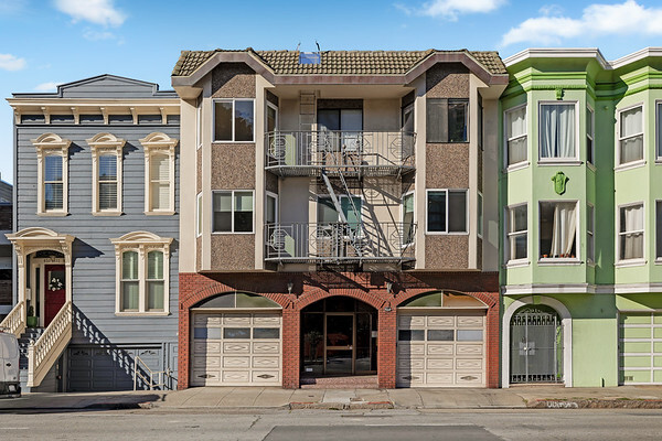 Building Photo - 828 Bay St