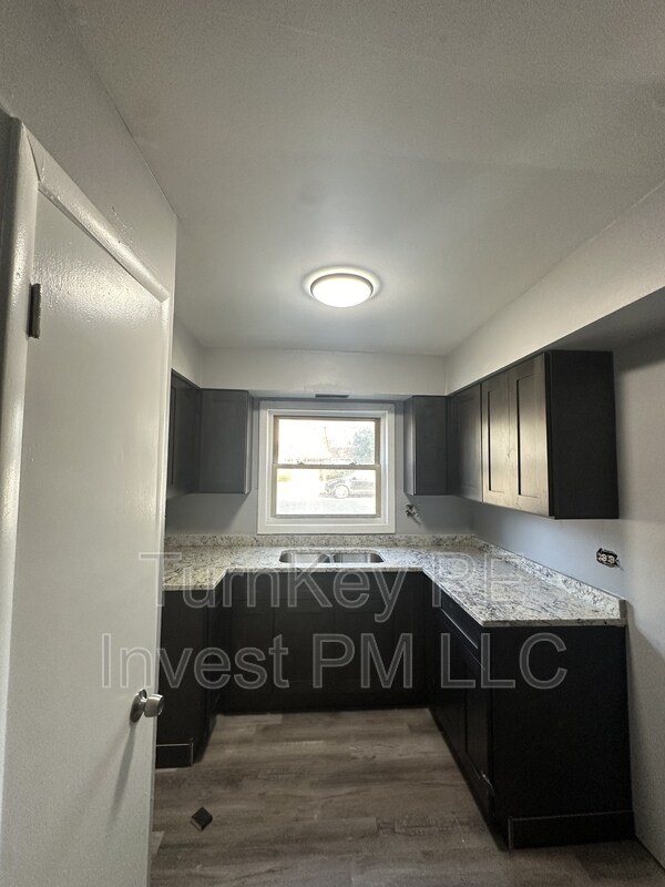 Foto del edificio - 1015 E 150th Pl