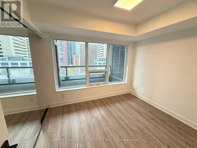 Building Photo - 609 Sherbourne St