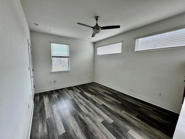 Building Photo - 1418 Vargas Rd