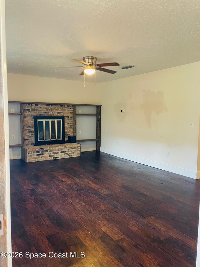 Building Photo - 2235 Macedo Rd NE