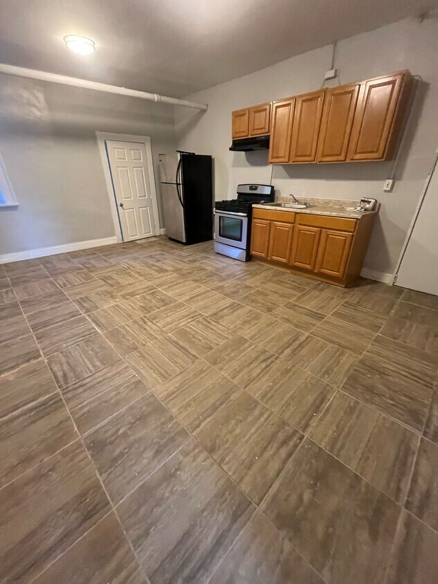 977 Chancellor Ave Unit B2, Irvington, NJ 07111 Apartments in