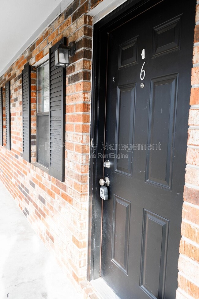 Building Photo - 129 Hillcrest Dr