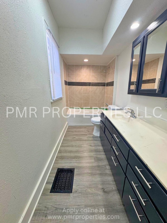 Foto del edificio - 4 Bedrooms - 1 Bathroom House.